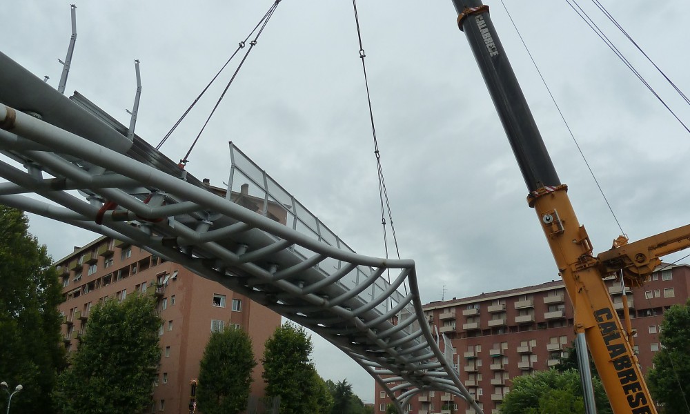 milan footbridge